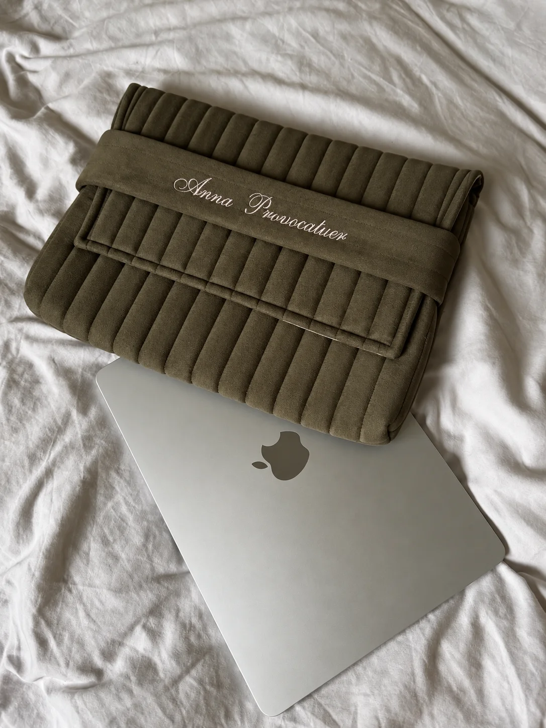 Laptop folder